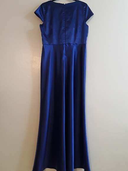 Evening dress - Picture 2 of 5